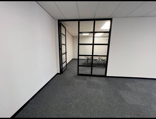 130M² OFFICE TO LET IN HYDE PARK